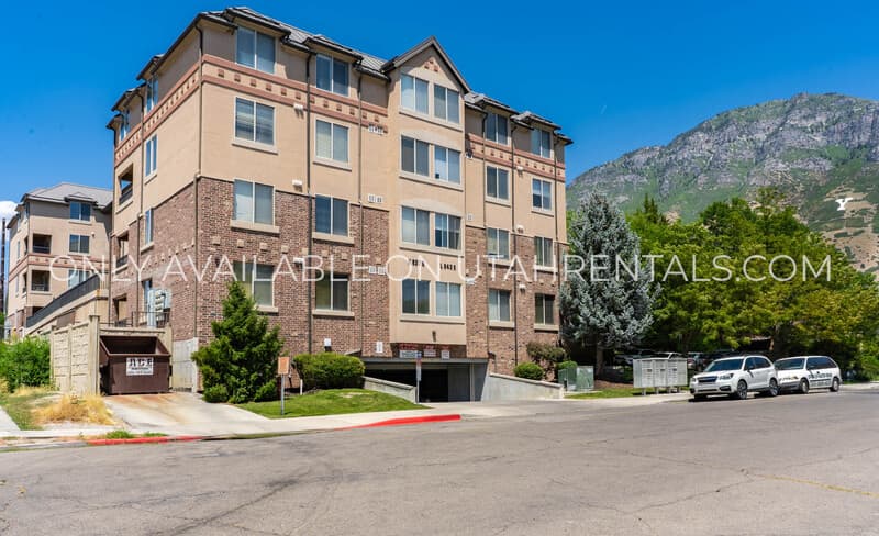 Provo House: 884 E 700 N
