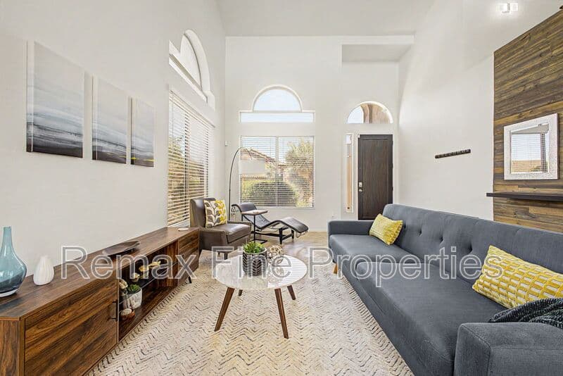 Mesa House: 3563 N Tuscany