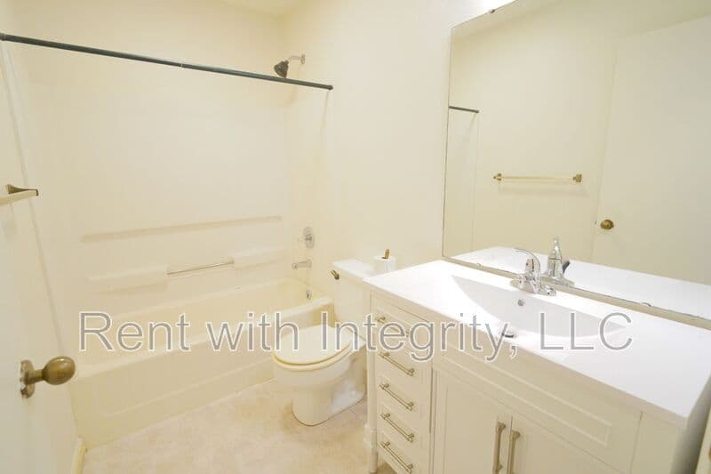 Tallahassee House: 2335 Parrot Lane