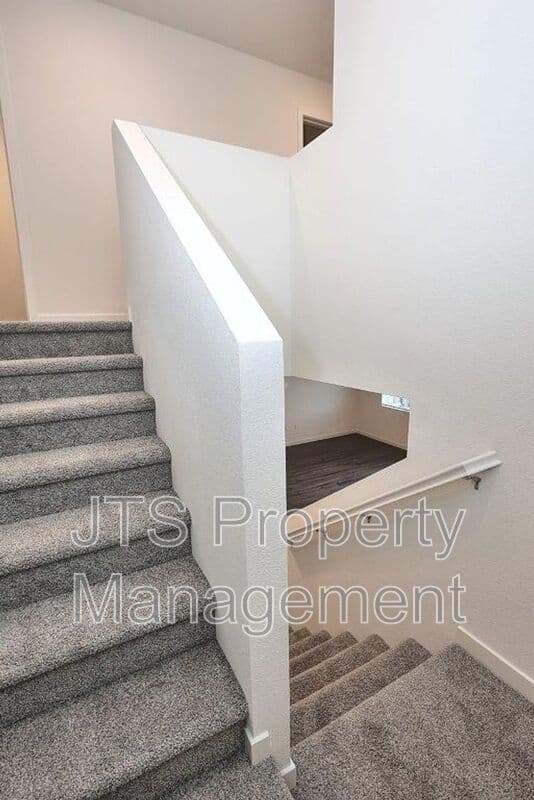 Roseville House: 2049 Shady Tree Circle