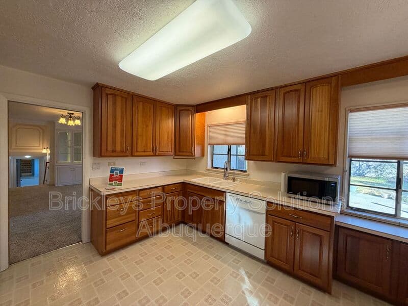 Albuquerque House: 7121 Edwina Ave NE