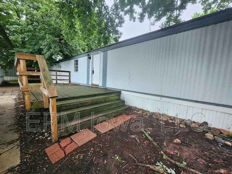 Cedar Falls House: 700 West Ridgeway Avenue Lot 111