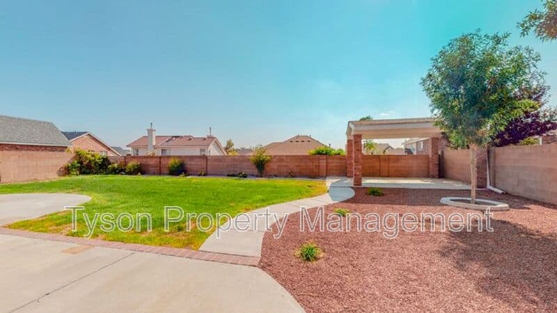 Albuquerque House: 8705 Silvercrest Ct NW
