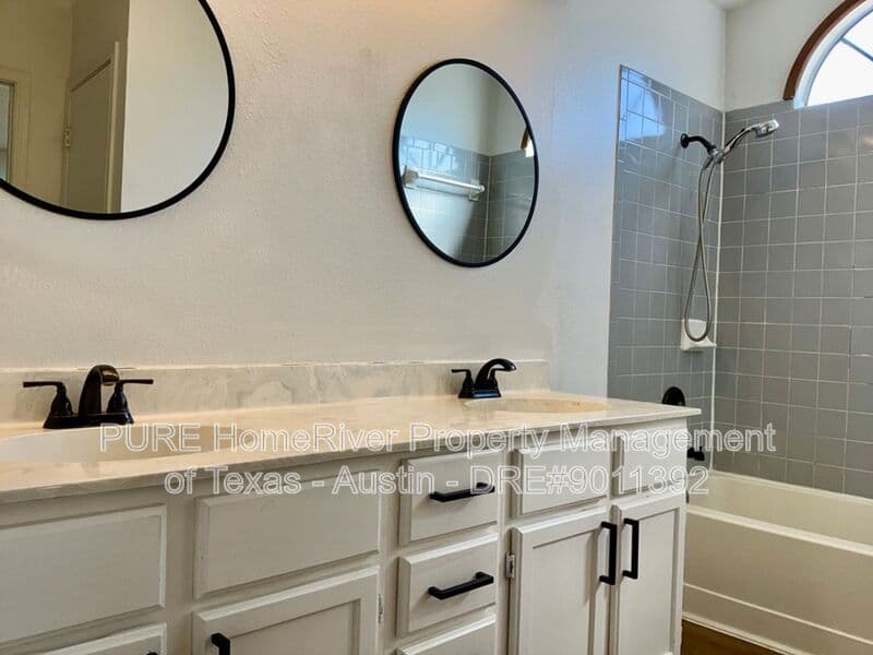 Cedar Park House: 3002 Cottonweed Trl