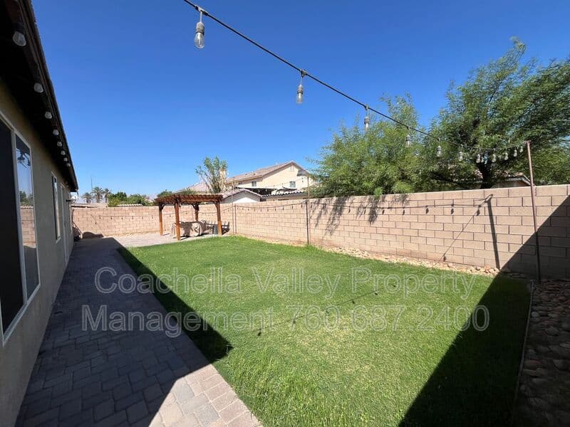 Coachella House: 49126 Pluma Roja Place