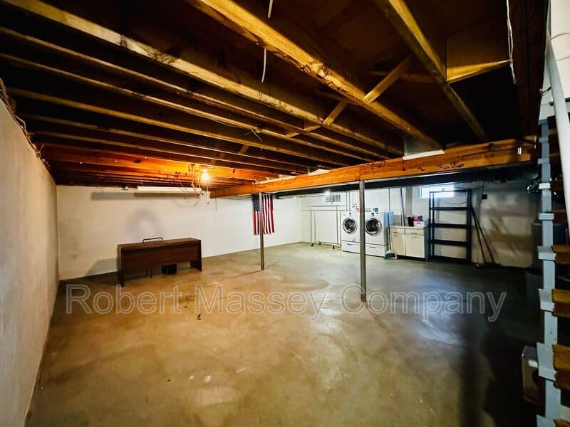 Louisville House: 2603 Aintree Way