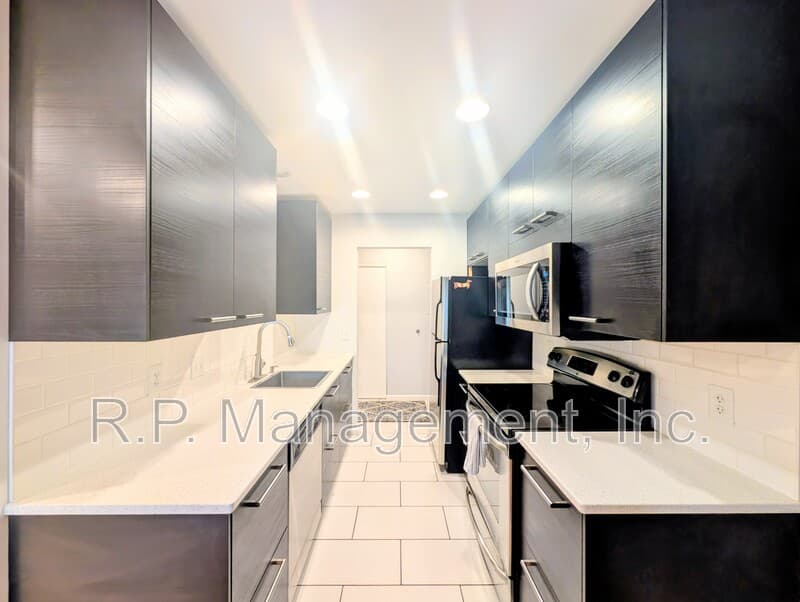 Woodbury Condo: 6317 Alderwood Bay
