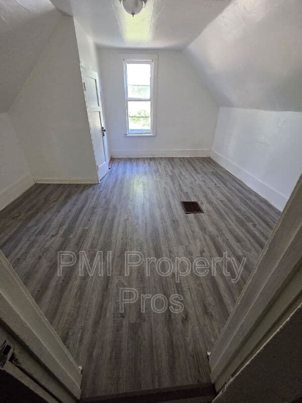 Milwaukee House: 615 W Chambers St