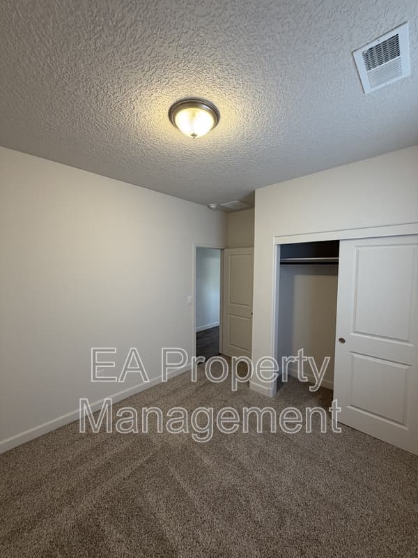 Rio Rancho House: 6742 Clayton Dr NE