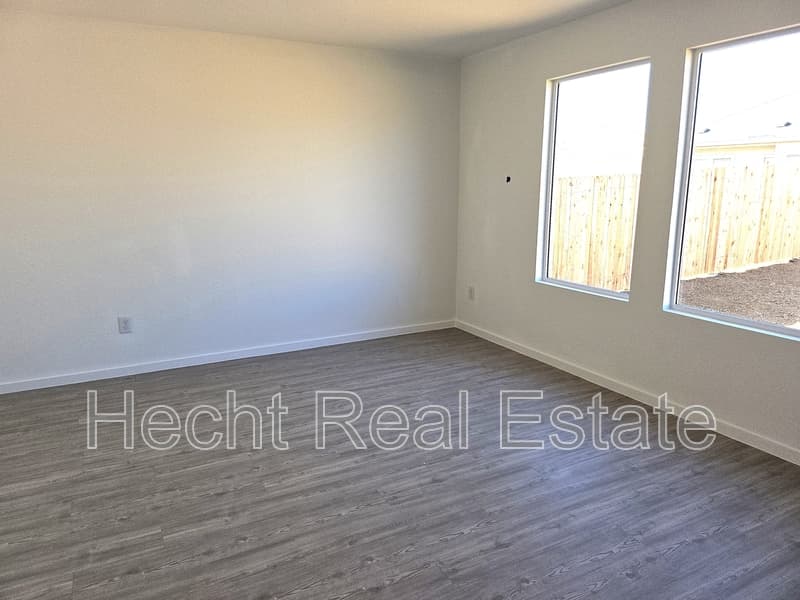 Seguin House: 9144 Luciano Place