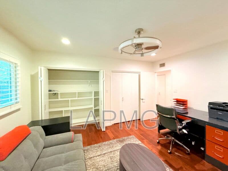 Los Angeles House: 5500 Shenandoah Avenue