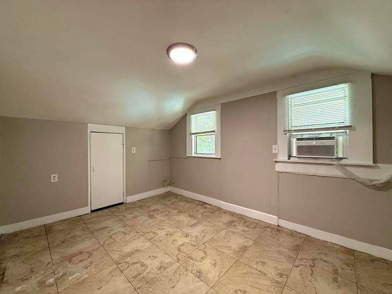 St. Petersburg House: 975 13th Avenue South