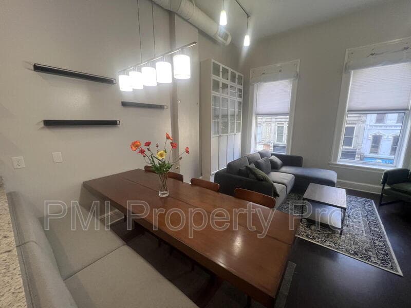 Milwaukee Condo: 715 North Milwaukee Street