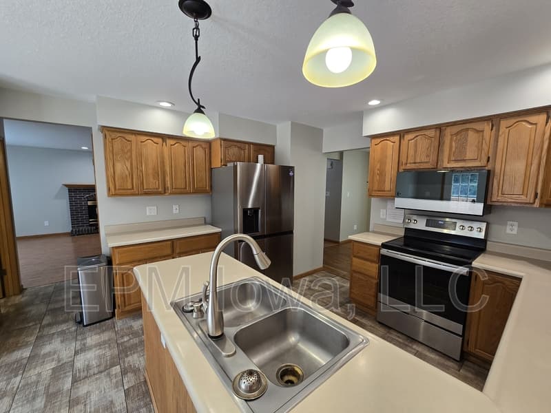 Cedar Falls House: 4710 Donald Drive
