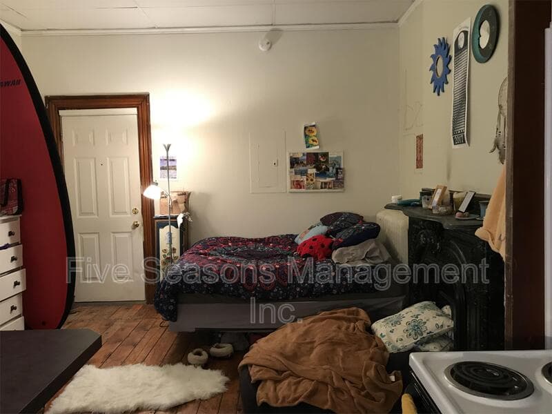 Burlington Condo: 4 Loomis St - 2