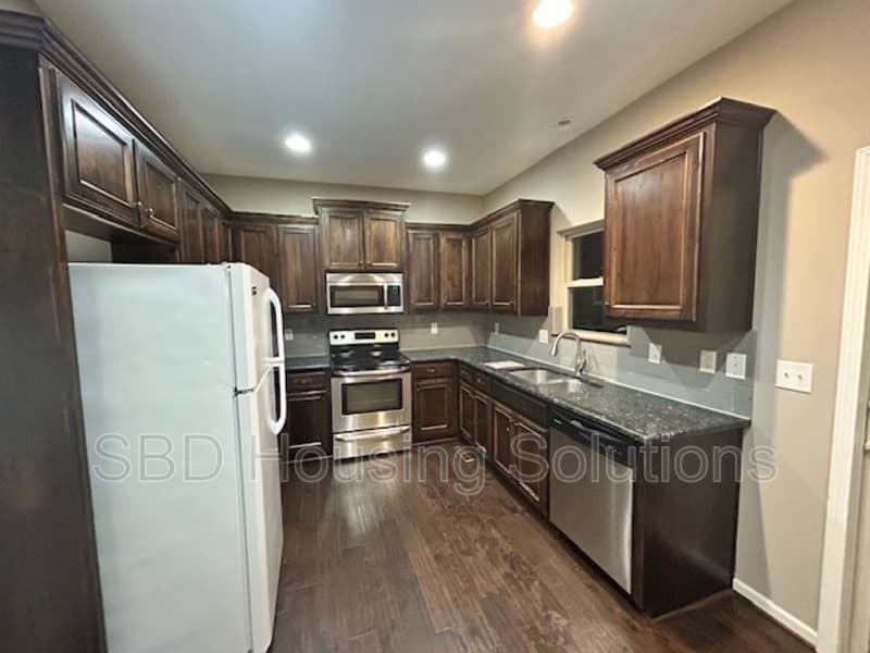 Blue Springs House: 8901 SW 8th St
