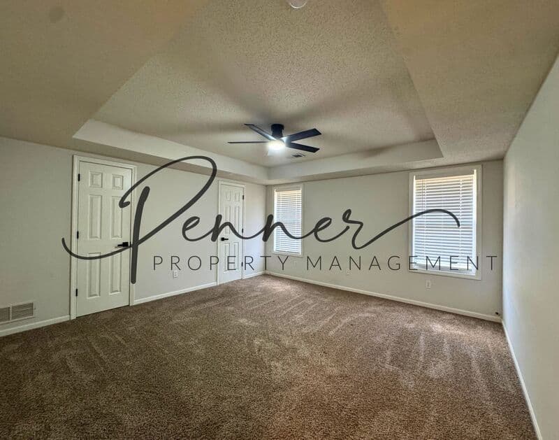 Lees Summit House: 407 SW Hoke Ln