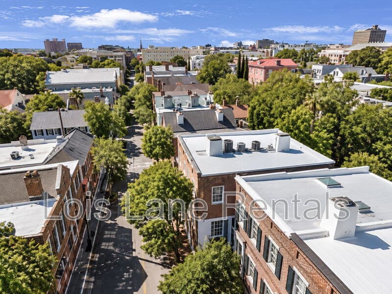 Charleston House: 22 Wentworth Street