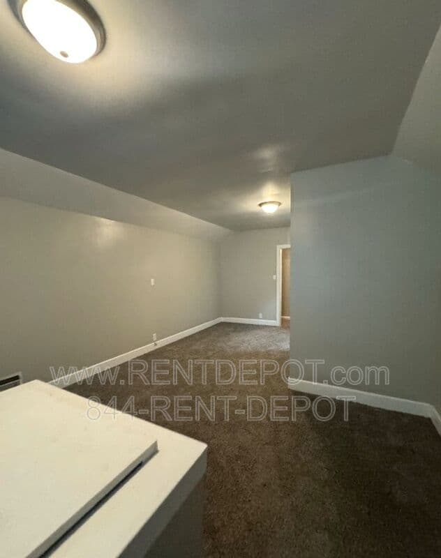 Evansville House: 804 Bayard Park Dr.