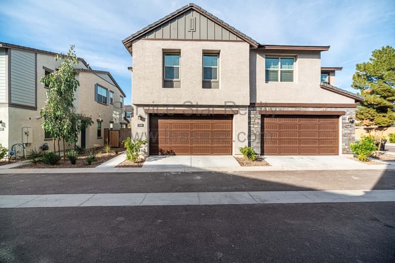 Chandler Townhome: 1141 W Diamondback Dr