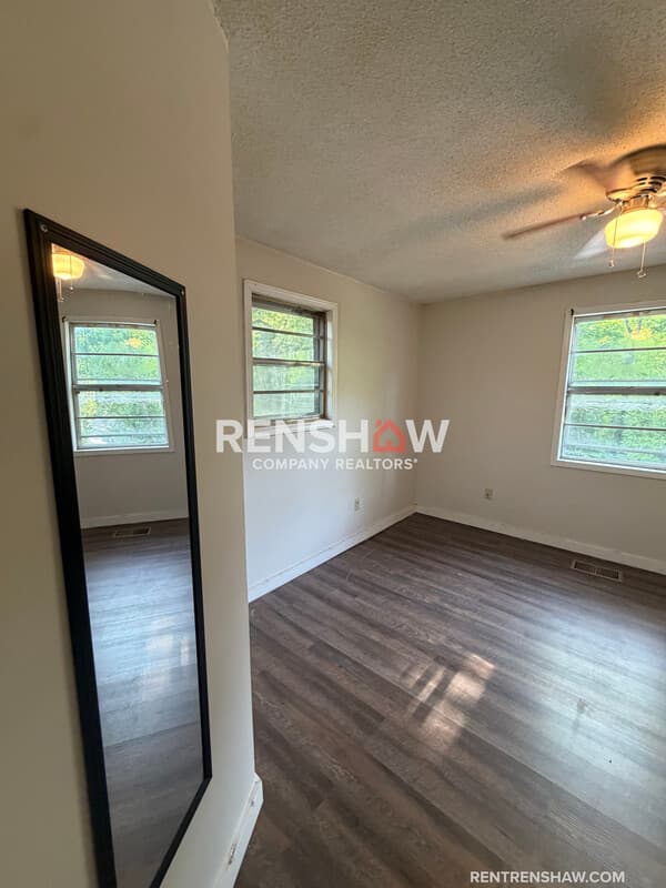 Lexington House: 450 Bedwell St
