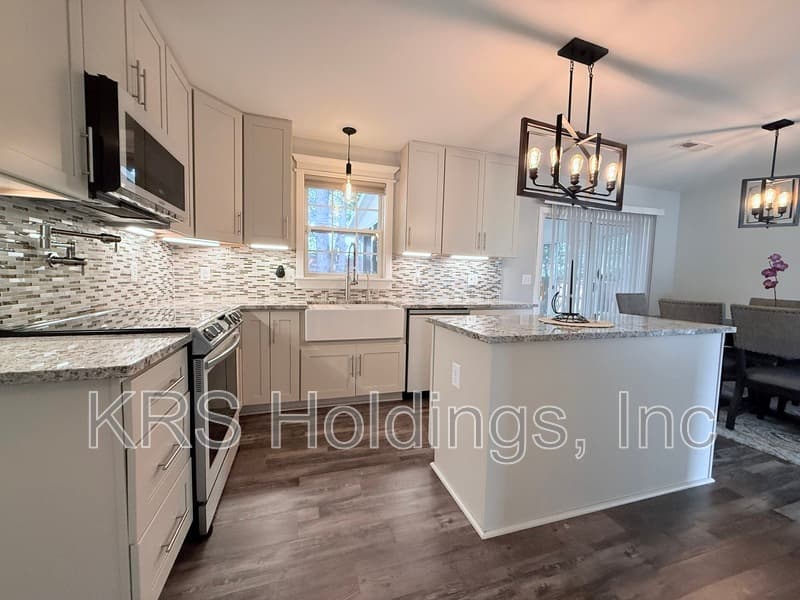 Raleigh House: 6920 Dawnalia Court