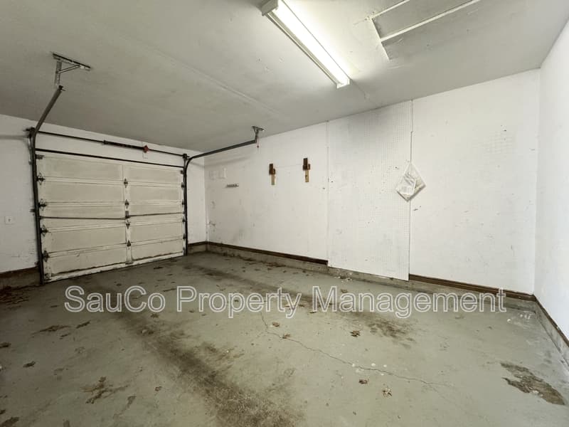 Hillsboro House: 1958 Northeast Darby Street