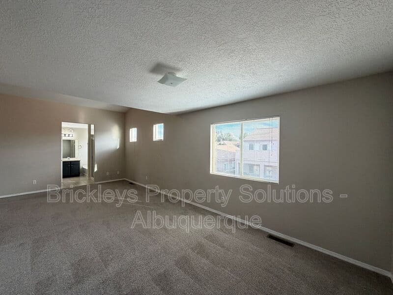 Albuquerque House: 7008 Tree Line Ave NW