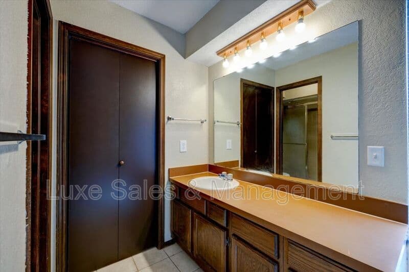 Oklahoma City House: 3718 Southwind Ave
