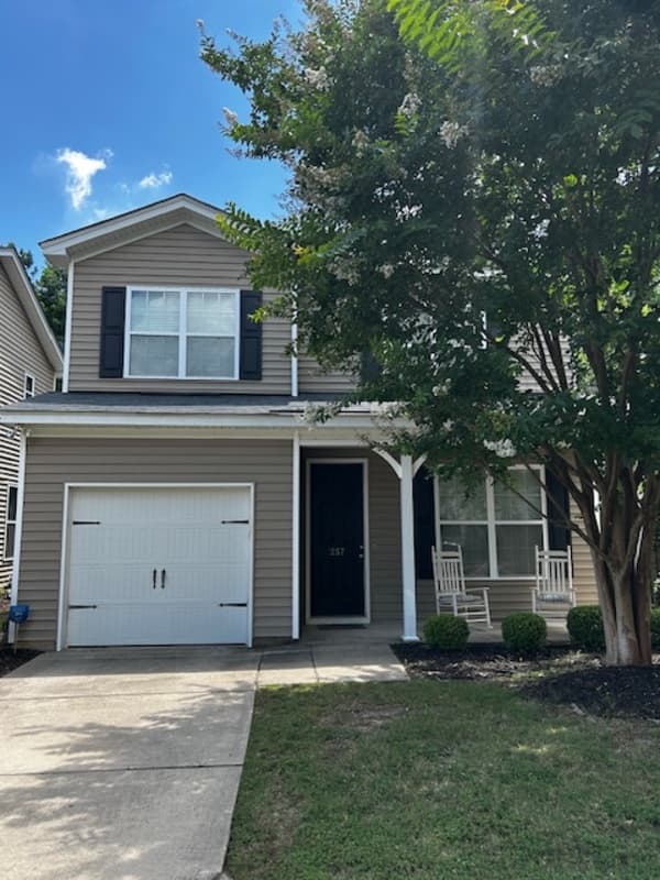 Lexington House: 257 Chesterton Drive