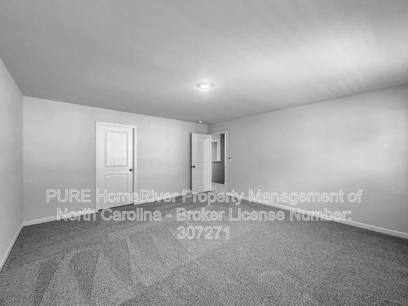 Winston Salem House: 4872 Mount Hope Dr