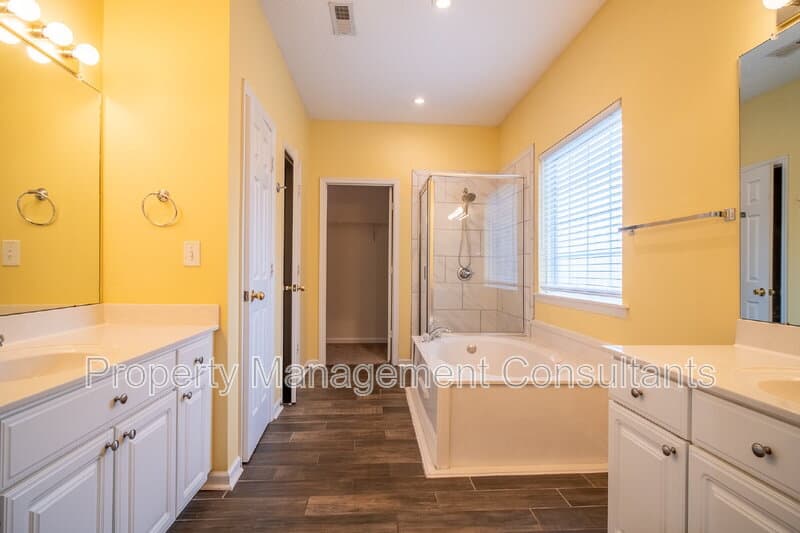 Madison House: 216 Horseshoe Bend North