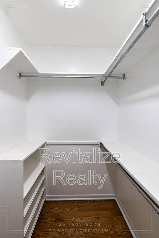 Mobile House: 80 Hathaway Rd N