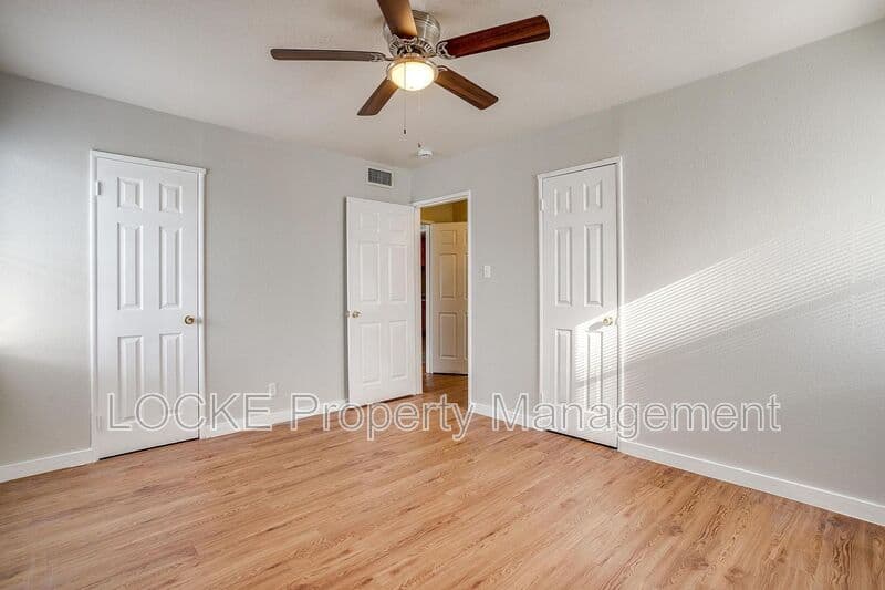 Fort Worth House: 3417 S University Dr