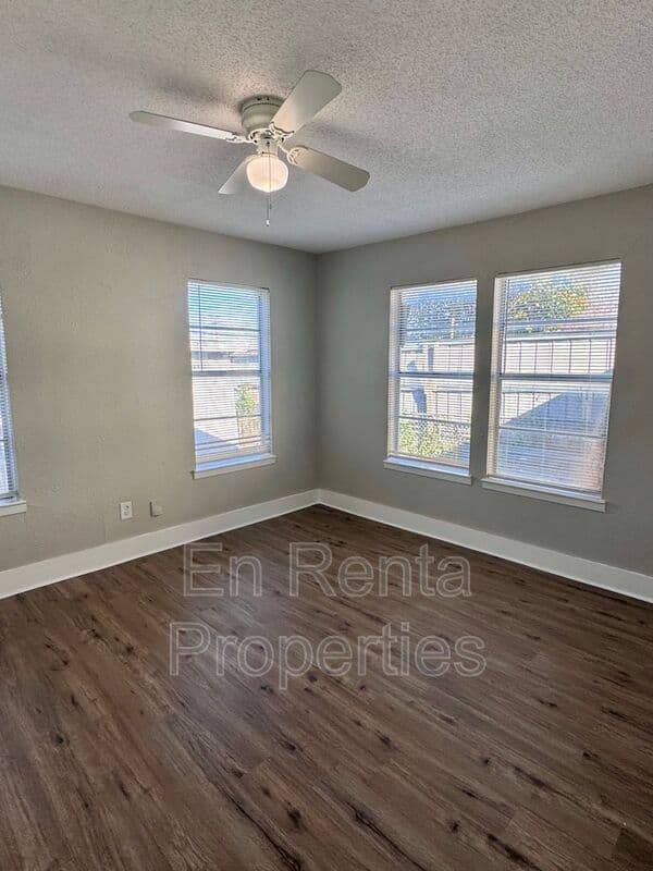 Ft Worth House: 716 W Broadus Ave.