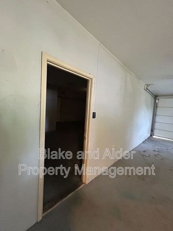 Portland House: 5609 SE 117TH Ave