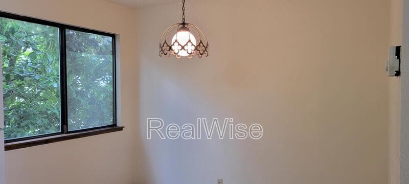 Grants Pass Condo: 832 NE D St