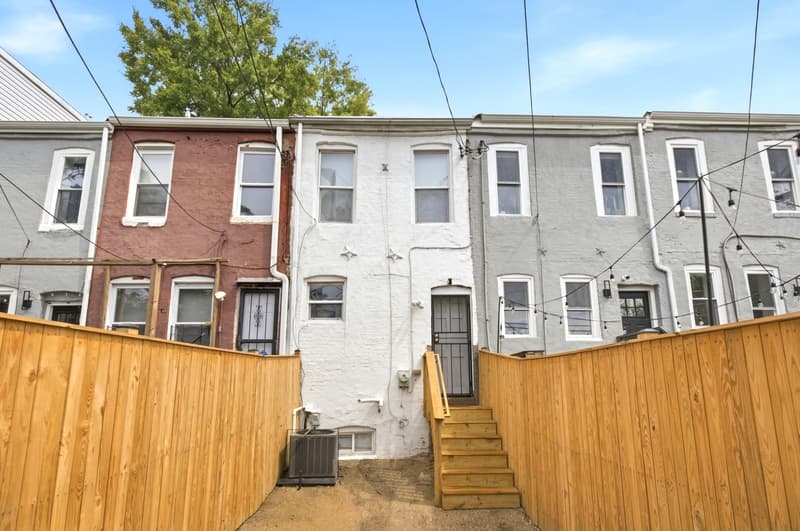 Baltimore Townhome: 415 East Federal Street