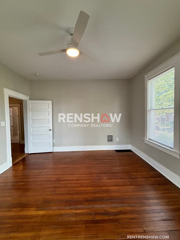 Memphis House: 59 N Willett St