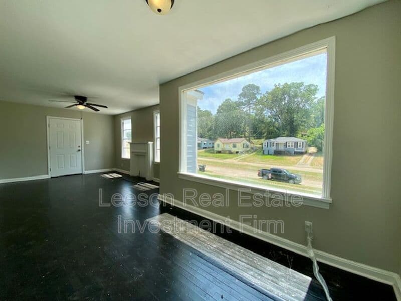 Shreveport House: 3524 Michigan Blvd