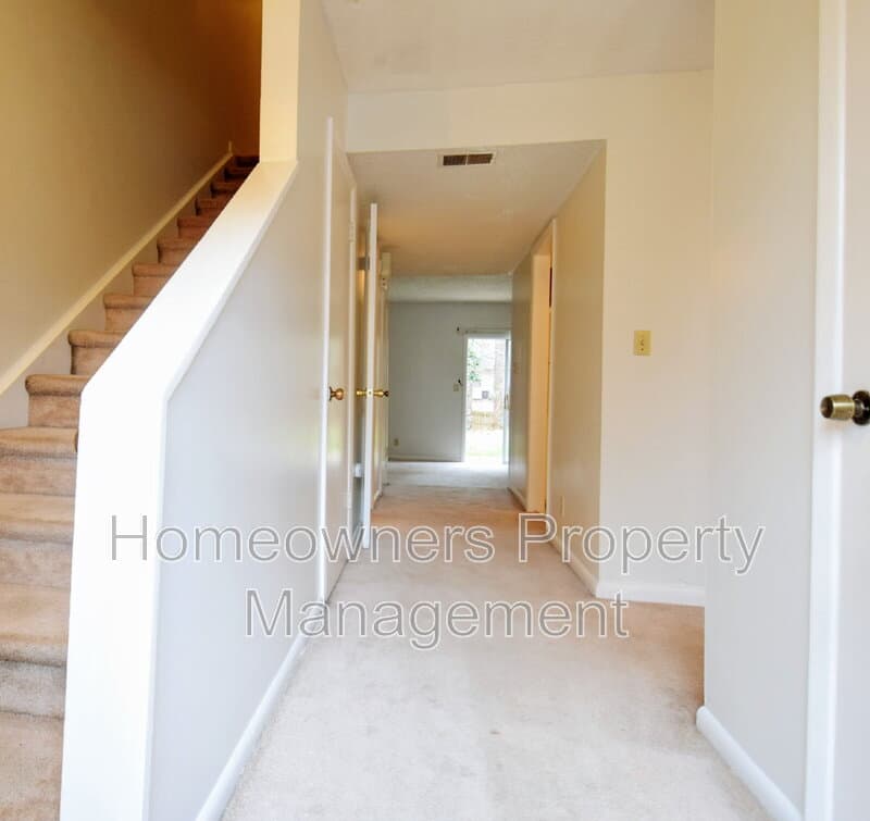 Fayetteville House: 599 Winding Creek Rd