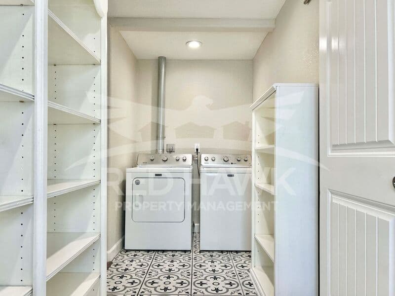 Chandler House: 281 S California St