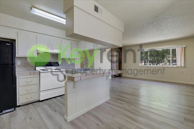 Sacramento House: 2941 Norcade Circle