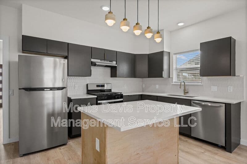 Austin Condo: 1802 Springdale Rd