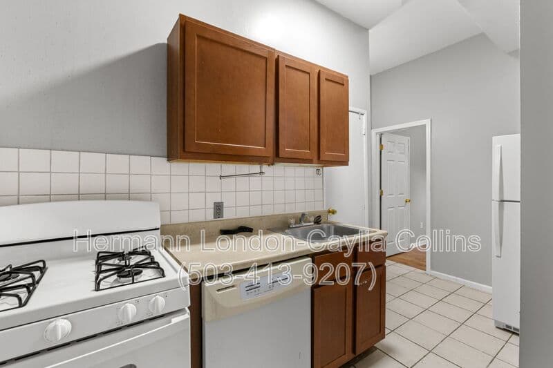 Saint Louis House: 6918 Moellenhoff Street
