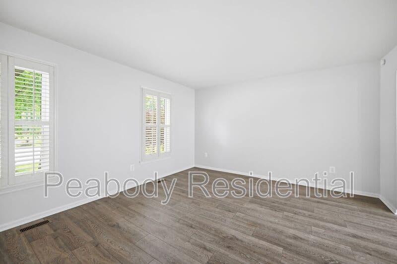 Great Falls House: 10609 Oxford Ct