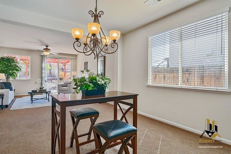 Lincoln House: 1836 Portello Way