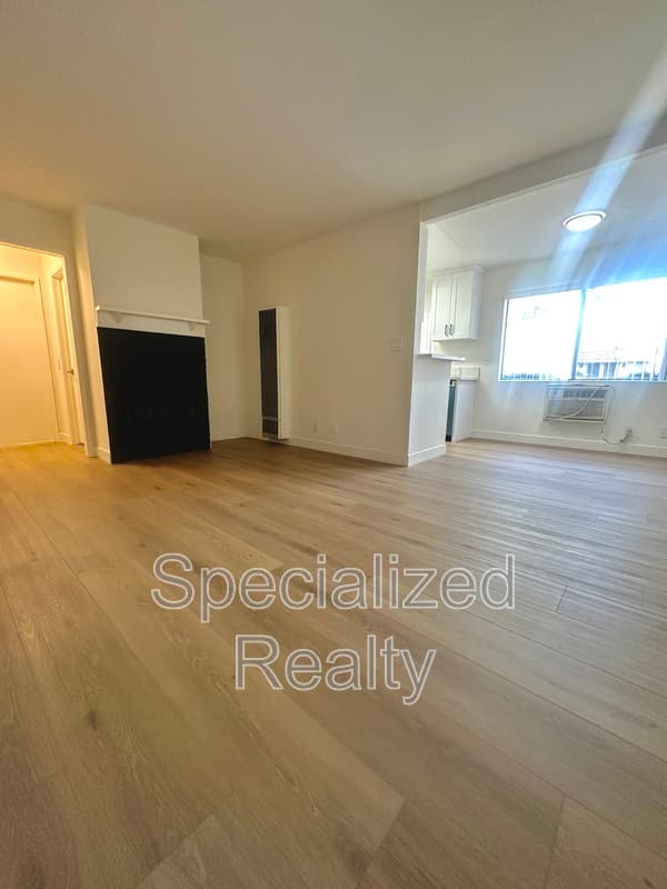 Van Nuys Condo: 14718 Sylvan Street
