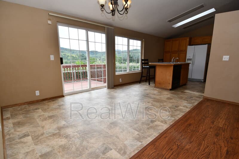 Roseburg House: 2923 NE Denn Ave