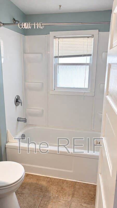 Lansing Condo: 513 North Magnolia Avenue 2nd Floor